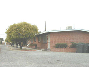 Adelaide Park Apartments in Tucson, AZ - Building Photo - Building Photo