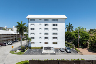 Winston House in Fort Lauderdale, FL - Building Photo - Building Photo