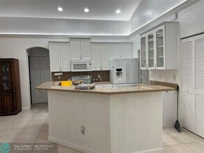 7400 SW 37 Ct in Davie, FL - Building Photo - Building Photo