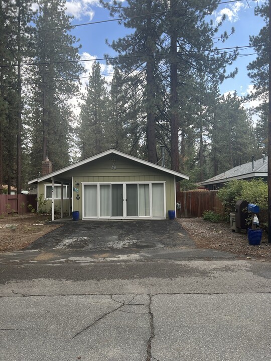 846 Stanford Ave in South Lake Tahoe, CA - Building Photo