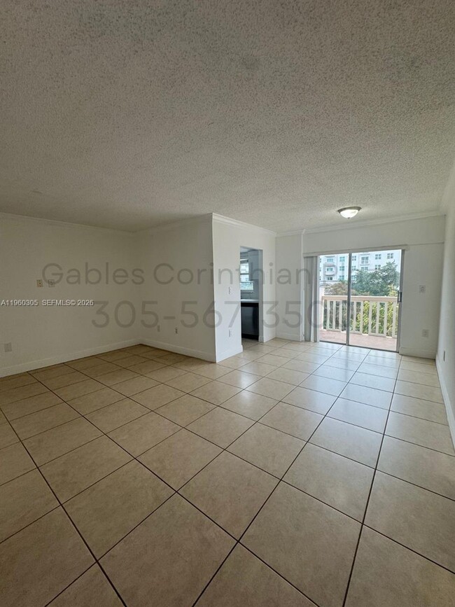 22 Salamanca Ave in Coral Gables, FL - Building Photo - Building Photo