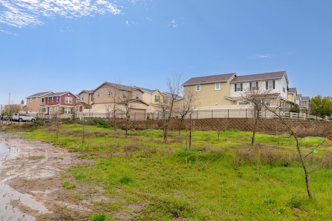 Oaks at Mitchell Village in Citrus Heights, CA - Building Photo