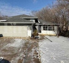 28W560 Bolles Ave in West Chicago, IL - Building Photo