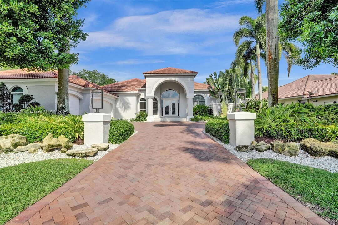 2670 Cypress Ln in Weston, FL - Foto de edificio