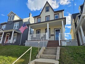 362 1st Ave, Unit 2 in Phoenixville, PA - Building Photo