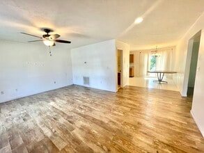 214 Beaver St, Unit B in Carterville, IL - Building Photo - Building Photo