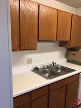 430 Oriole Dr in McMinnville, TN - Foto de edificio - Building Photo