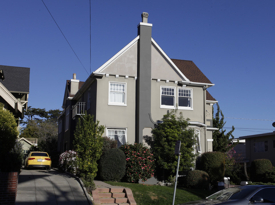 386 Staten Ave in Oakland, CA - Building Photo