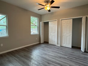 2901 S Laredo St in San Antonio, TX - Building Photo - Building Photo