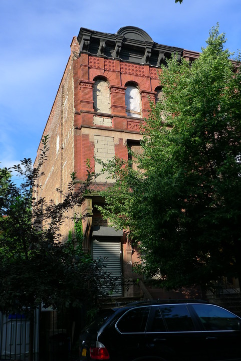 254 W 121st St in New York, NY - Building Photo