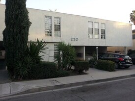 220 W Spazier Ave in Burbank, CA - Building Photo