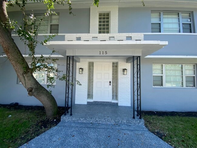 115 Lucerne Ave in Lake Worth Beach, FL - Foto de edificio - Building Photo