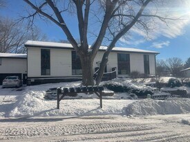 3108 Sycamore Terrace in Sioux City, IA - Building Photo