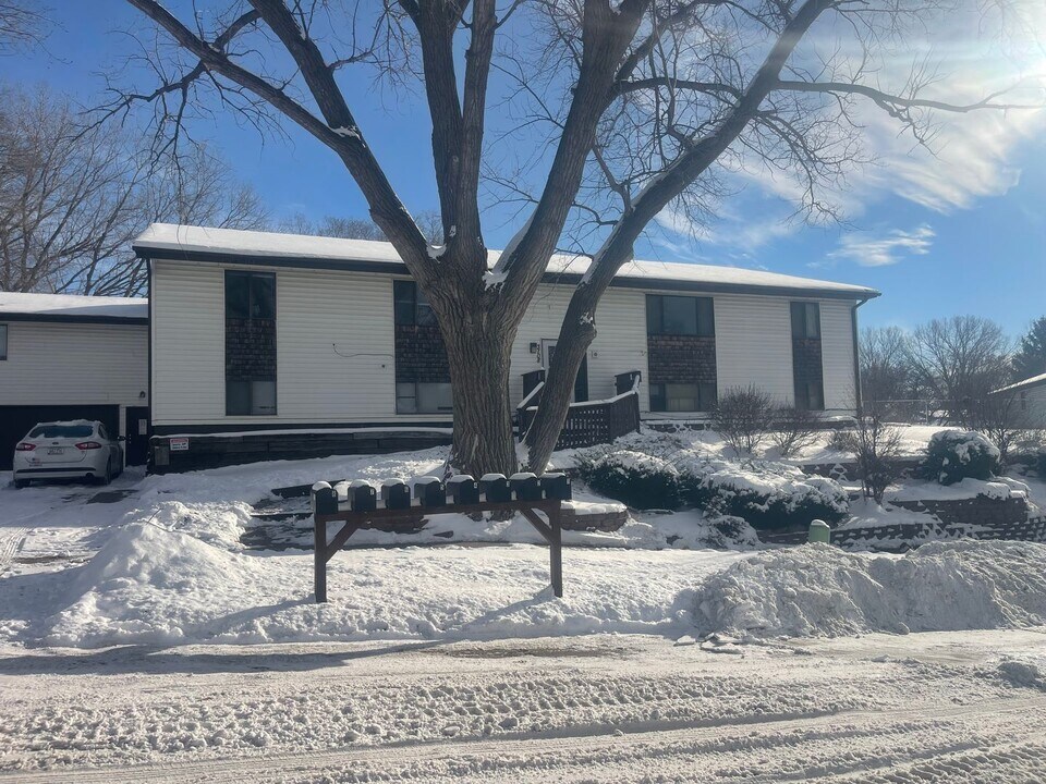 3108 Sycamore Terrace in Sioux City, IA - Foto de edificio