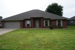 5263 Moore Loop in Crestview, FL - Building Photo