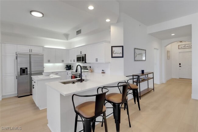 451 Bayfront Pl in Naples, FL - Building Photo - Building Photo