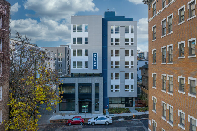 Clay Apartments in Seattle, WA - Foto de edificio - Building Photo