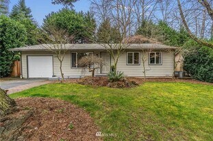 12442 98th Ave NE, Unit Main House in Kirkland, WA - Building Photo