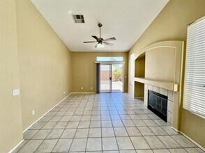 9760 Double Rock Dr in Las Vegas, NV - Building Photo - Building Photo