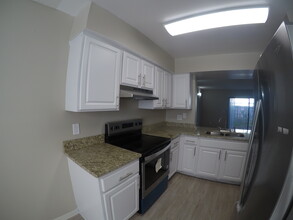 Saint Andrews Square Townhomes in Tampa, FL - Foto de edificio - Building Photo