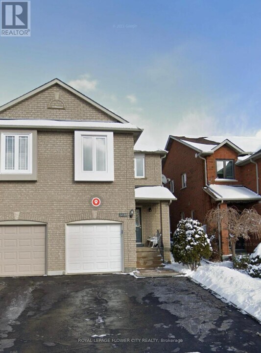 5435 Richmeadow Mews in Mississauga, ON - Building Photo