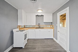 506 Trinity St in Anahuac, TX - Building Photo - Building Photo