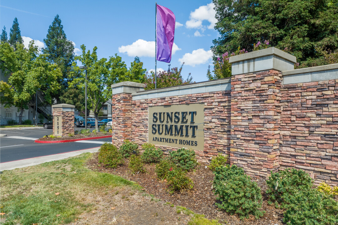 Sunset Summit in Rocklin, CA - Foto de edificio