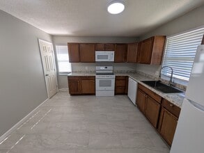 9150 W 78th Terrace in Overland Park, KS - Building Photo - Building Photo