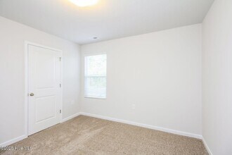 2925 Ember Brooke Ct in Castle Hayne, NC - Building Photo - Building Photo