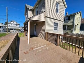 806 Washington St in Throop, PA - Building Photo - Building Photo