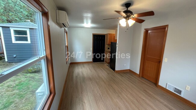 116 S John Adams St in Oregon City, OR - Building Photo - Building Photo