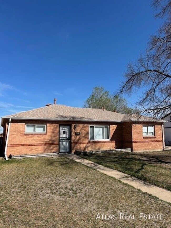 9240 Lillian Ln in Thornton, CO - Building Photo - Building Photo