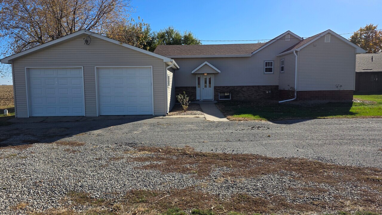 616 East St S in Grinnell, IA - Building Photo