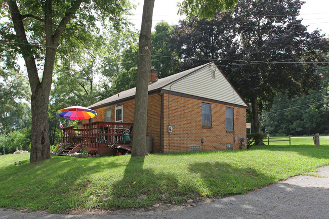 Oakbrook Mobile Home Park in Kalamazoo, MI - Building Photo - Building Photo