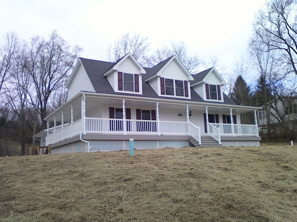 643 Harveys Bridge Rd in Coatesville, PA - Building Photo