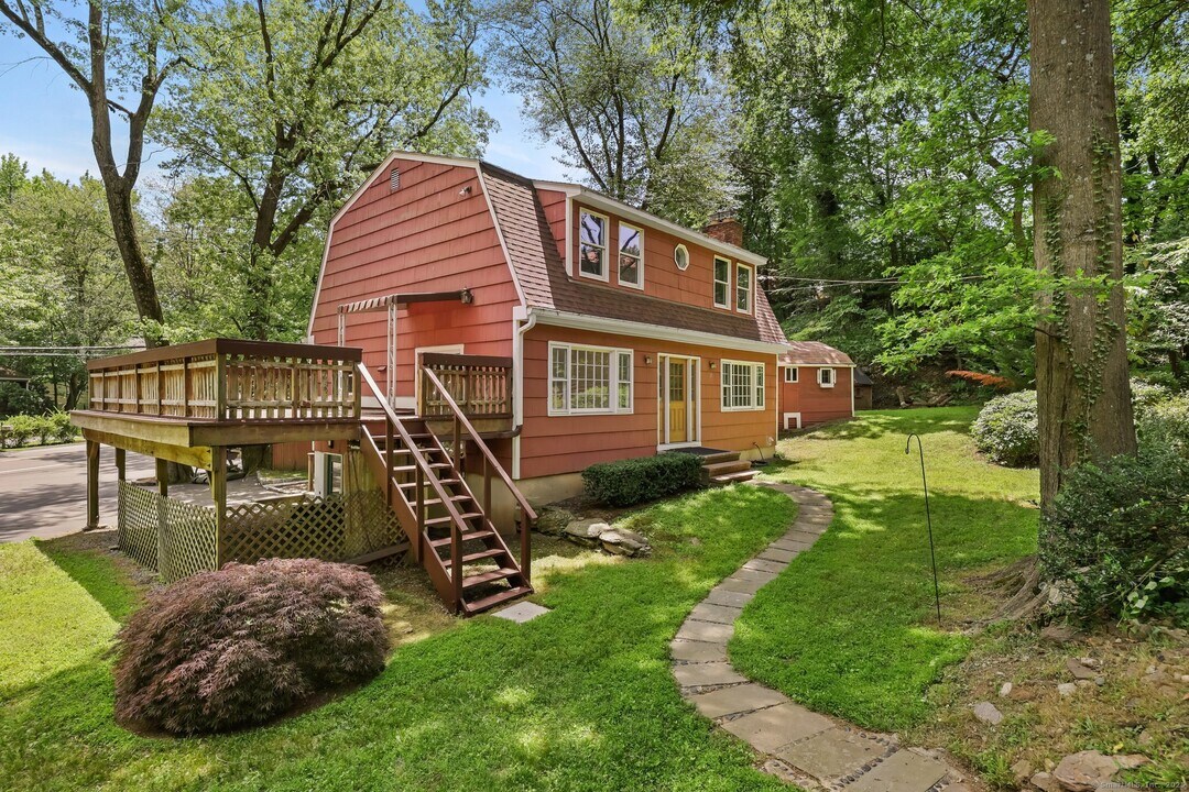21 Ferris Dr in Greenwich, CT - Building Photo