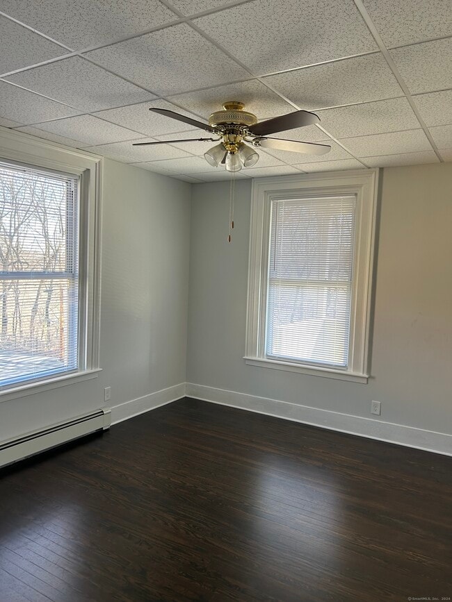 304 Caroline St in Derby, CT - Building Photo - Building Photo