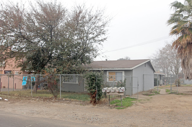 1017-1021 Herndon Ave in Modesto, CA - Building Photo - Building Photo