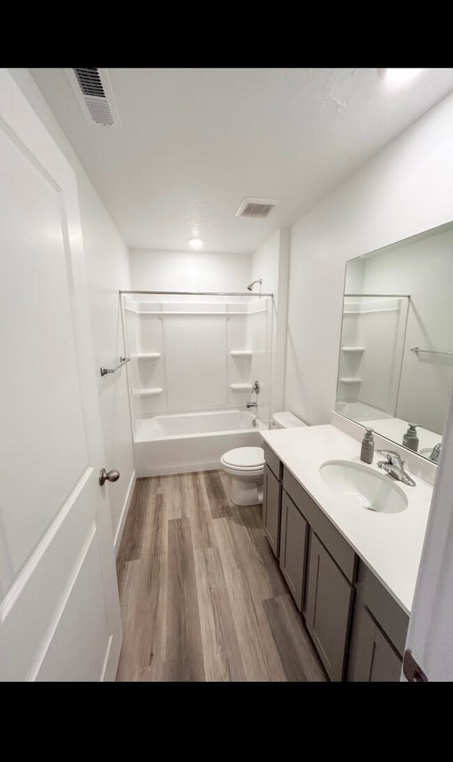 913 E Flotsam Wy in Saratoga Springs, UT - Building Photo - Building Photo