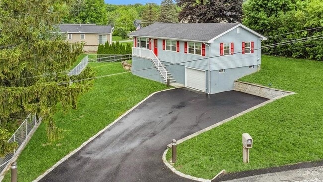 property at 39 Lincoln Ave