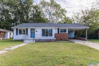 816 Giles Dr NE in Huntsville, AL - Building Photo - Building Photo