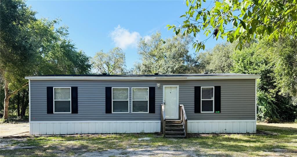 877 SE 38th St in Melrose, FL - Building Photo