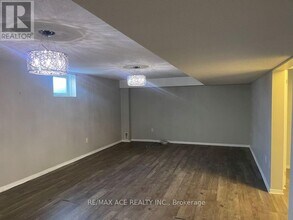 182 Madelaine Dr in Barrie, ON - Building Photo - Building Photo