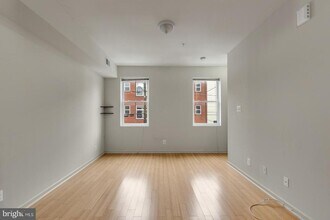 911 N 19th St-Unit -B in Philadelphia, PA - Building Photo - Building Photo