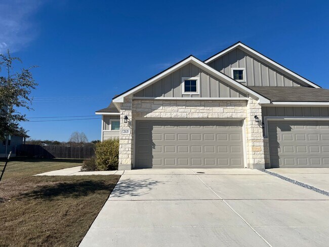 213 Joseph Cir in Schertz, TX - Building Photo - Building Photo