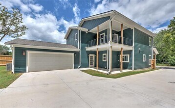 1433 S Duncan Ave in Fayetteville, AR - Foto de edificio - Building Photo