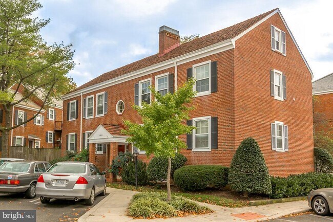 2932 S Buchanan St in Arlington, VA - Building Photo - Building Photo