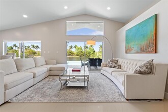 18061 SW 33rd St in Miramar, FL - Foto de edificio - Building Photo