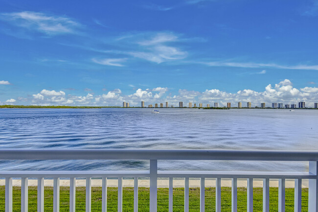 100 Shore 208 Ct in West Palm Beach, FL - Foto de edificio - Building Photo