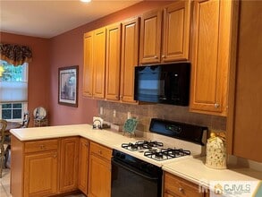 1 Silcox Pl in Franklin Township, NJ - Building Photo - Building Photo